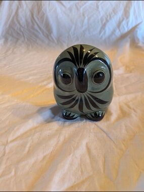 2/20$ Vintage Tonola Gray and Black Ceramic Owl Figurine